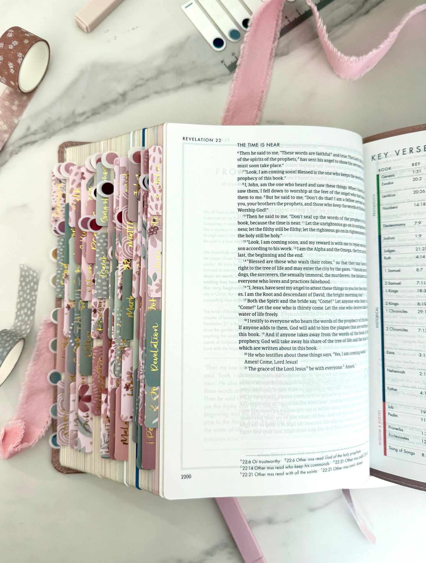 CSB She Reads Truth Bible in Rose Gold (the Grace Collection)